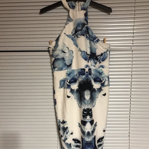 L'ATISTE Dresses & Skirts - NWT abstract fitted dress